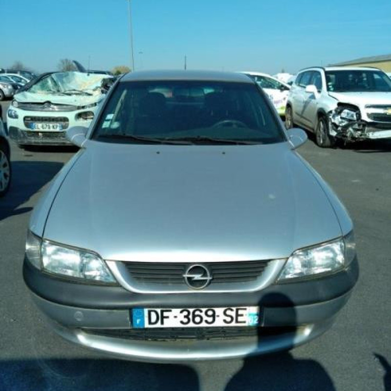 Plage arriere OPEL VECTRA B Photo n°2