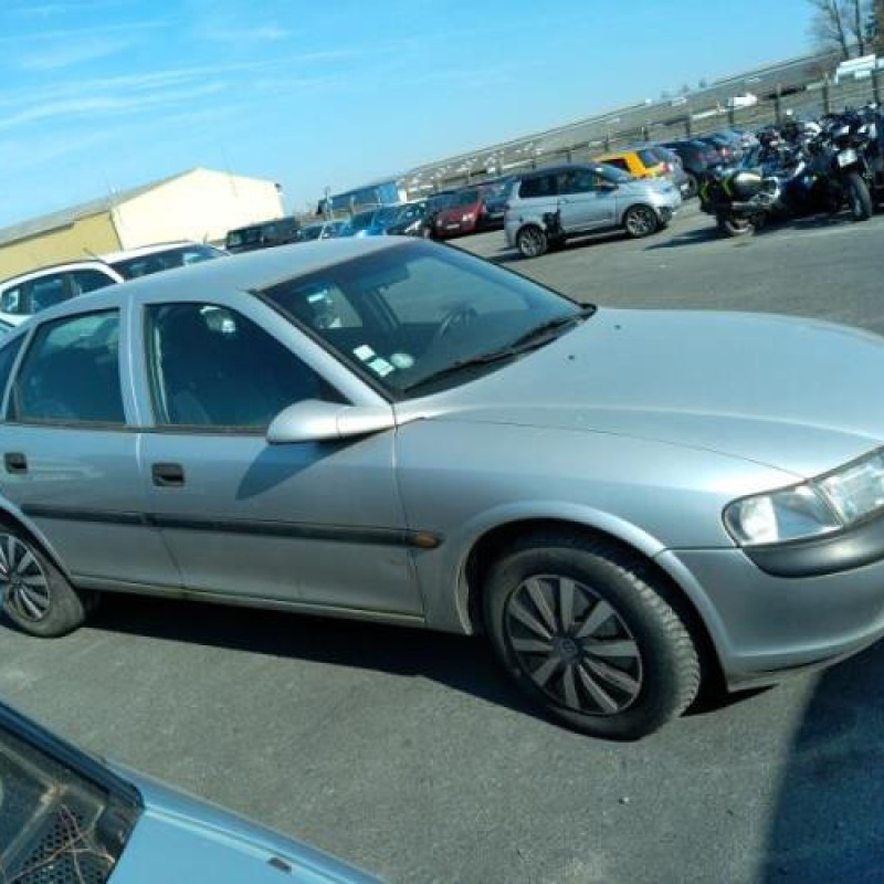 Plage arriere OPEL VECTRA B Photo n°3