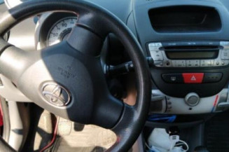 Poignee interieur avant gauche TOYOTA AYGO 1