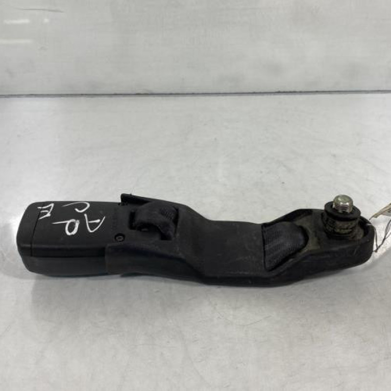 Attache ceinture arriere centrale HONDA FR-V Photo n°1