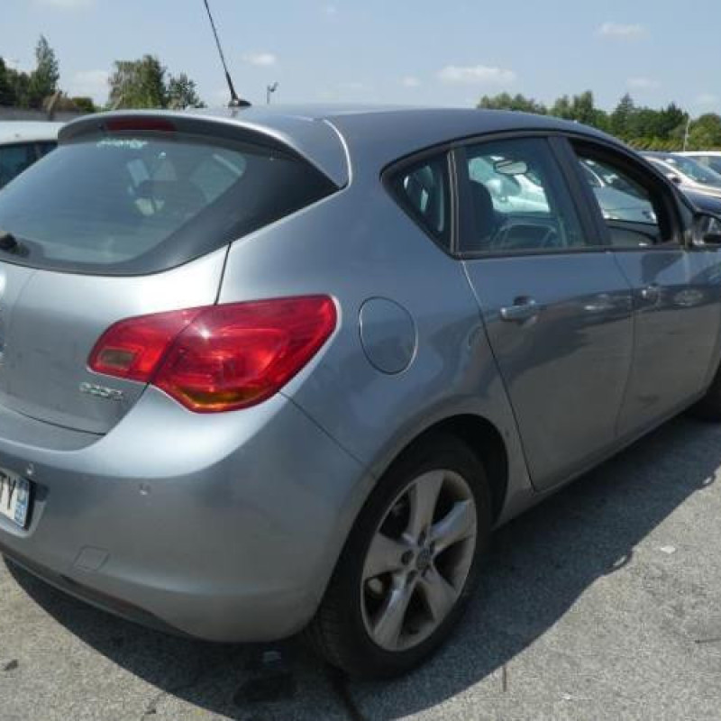 Feu arriere secondaire droit (feux) OPEL ASTRA J Photo n°5