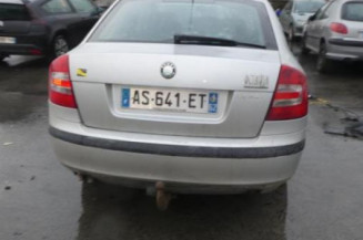 Attache ceinture avant droit SKODA OCTAVIA 2