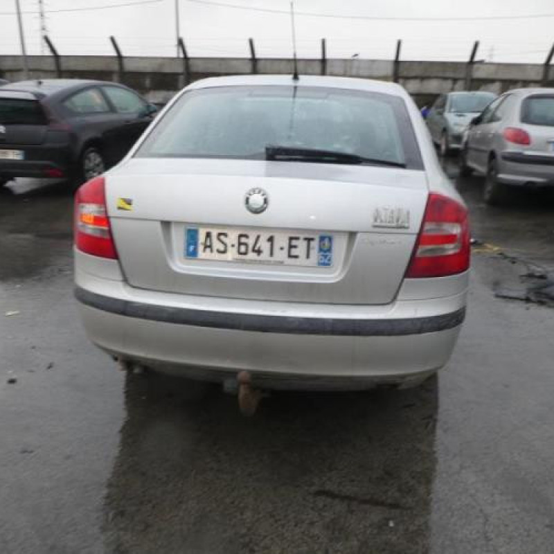 Attache ceinture avant droit SKODA OCTAVIA 2 Photo n°6