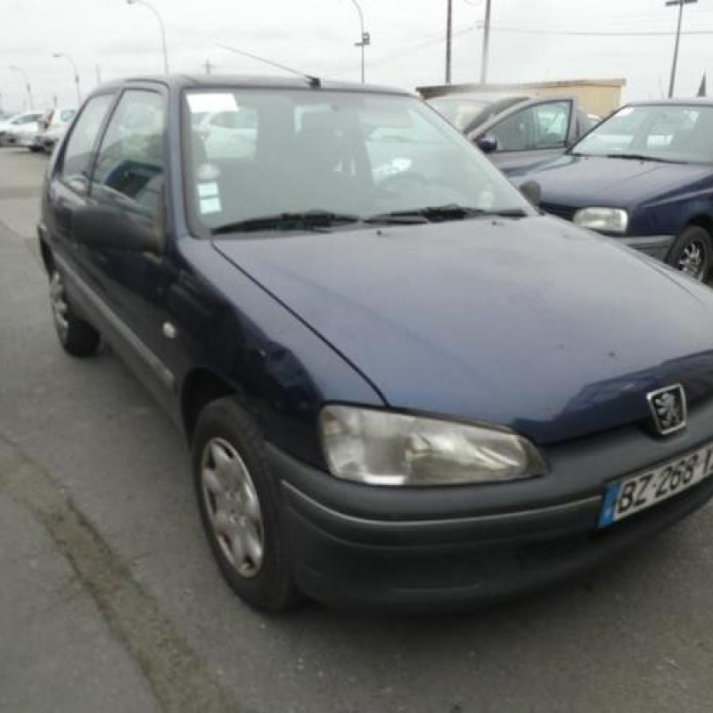 Pare choc arriere PEUGEOT 106 Photo n°8