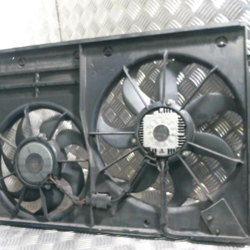 Moto ventilateur radiateur VOLKSWAGEN JETTA 4 Photo n°2