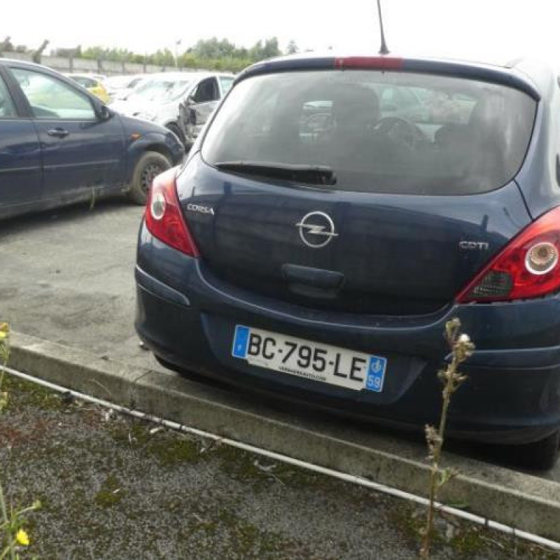 Vitre avant gauche OPEL CORSA D Photo n°8