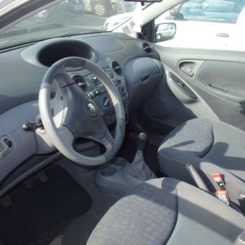 Attache ceinture arriere gauche TOYOTA YARIS 1 Photo n°8