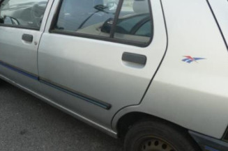 Calandre RENAULT CLIO 1