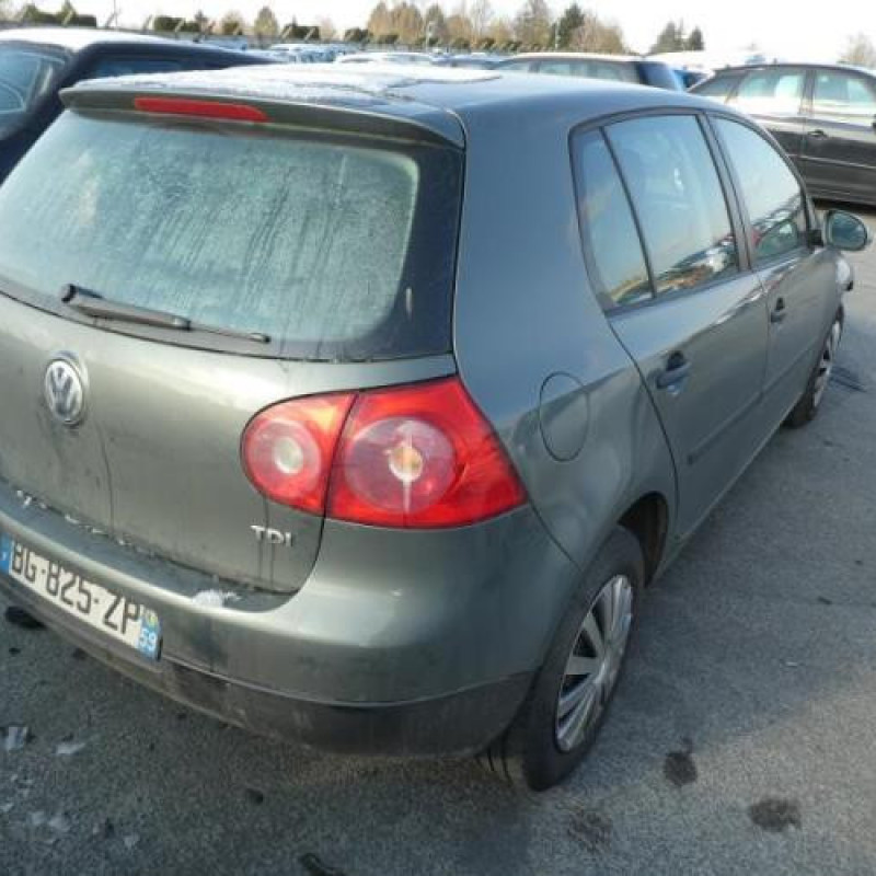 Pare choc arriere VOLKSWAGEN GOLF 5 Photo n°10