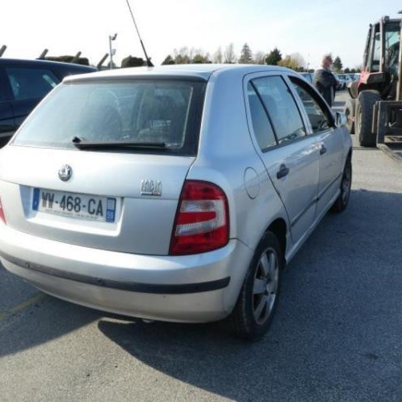 Pare choc arriere SKODA FABIA 1 Photo n°9