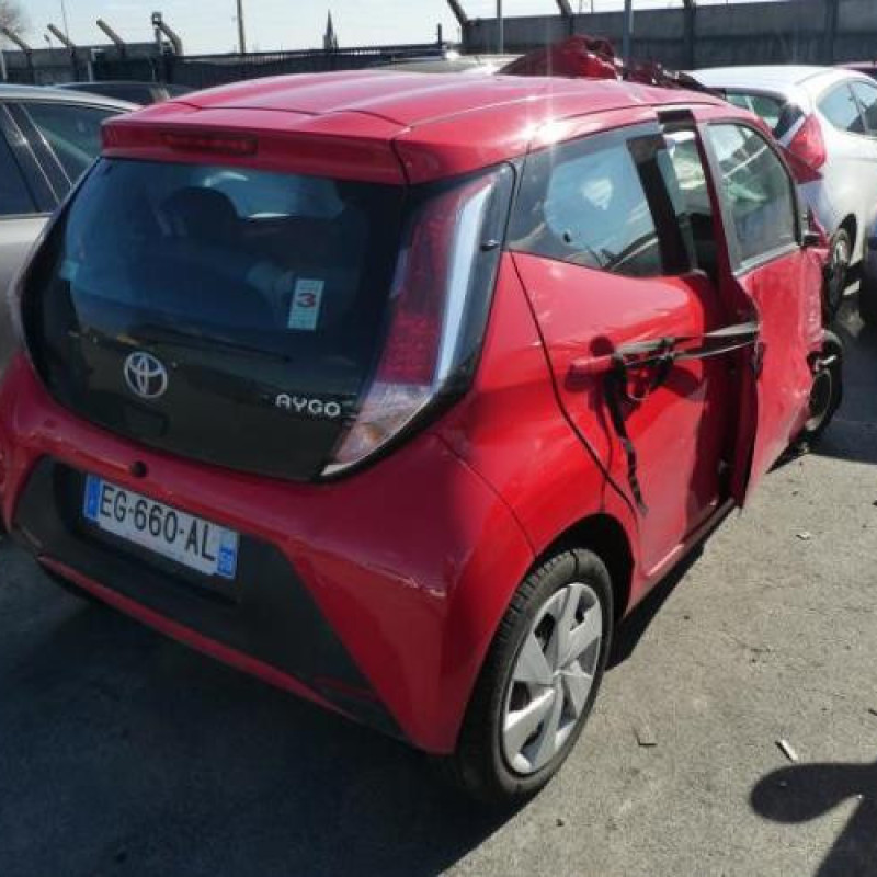 Vitre arriere droit TOYOTA AYGO 2 Photo n°3