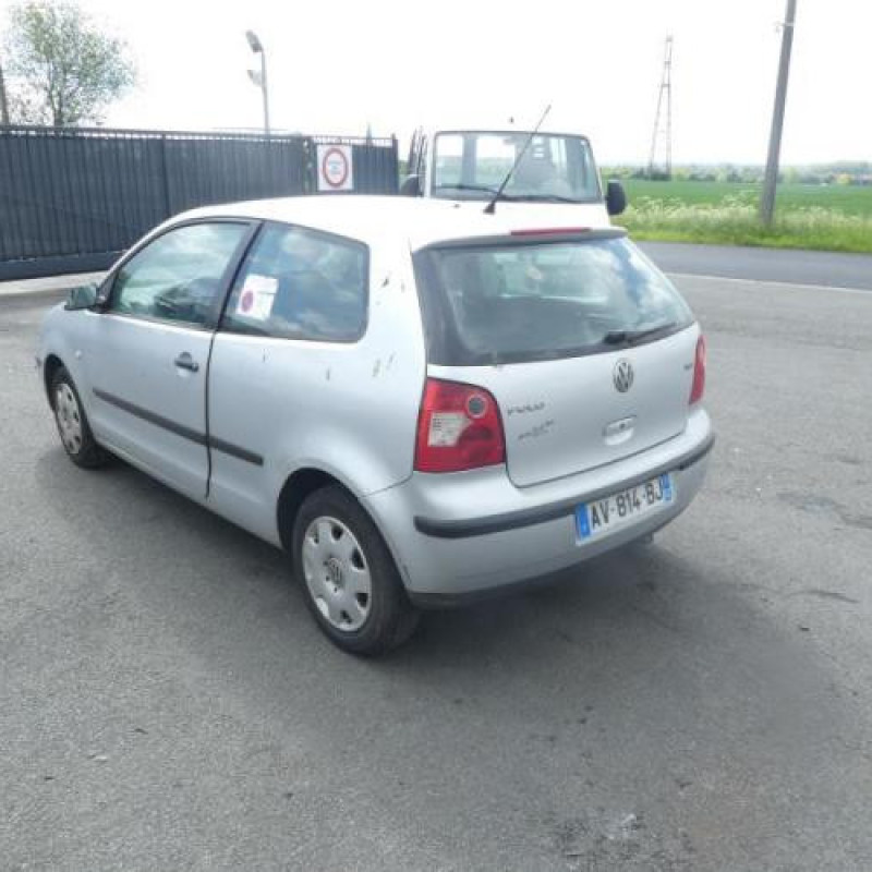 Calandre VOLKSWAGEN POLO 4 Photo n°6