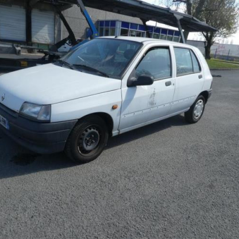 Pare choc arriere RENAULT CLIO 1 Photo n°7