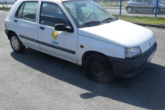 Pare choc arriere RENAULT CLIO 1