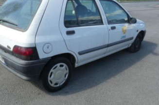 Pare choc arriere RENAULT CLIO 1