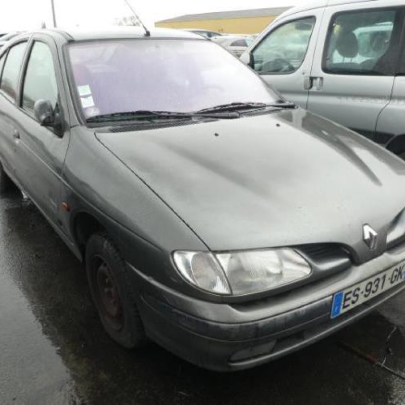 Leve vitre mecanique arriere gauche RENAULT MEGANE 1 Photo n°4