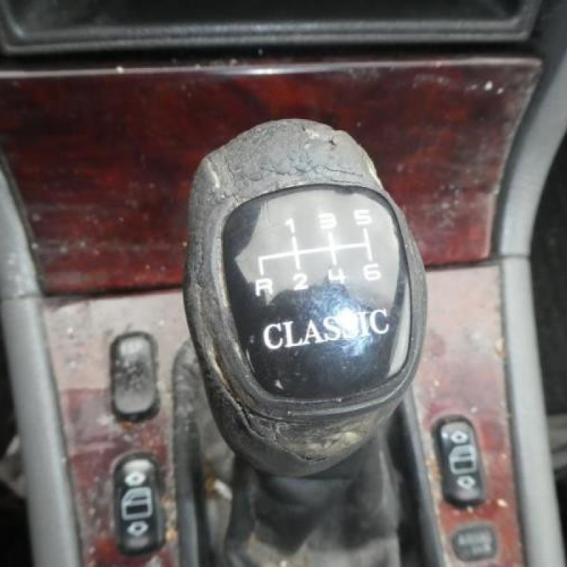 Attache ceinture arriere droit MERCEDES CLASSE E 210 Photo n°10