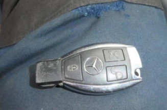 Attache ceinture arriere droit MERCEDES CLASSE E 210