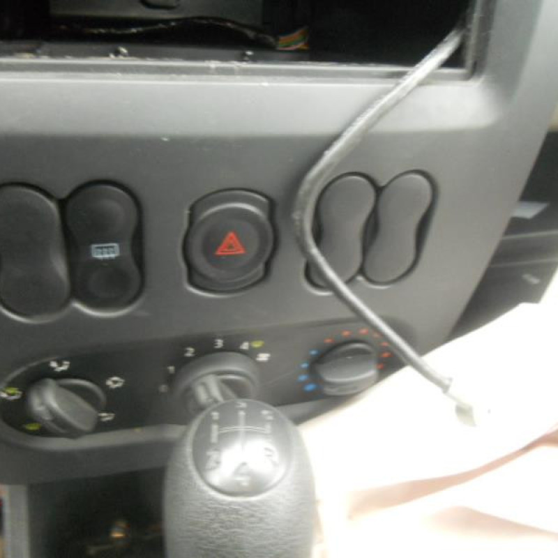 Attache ceinture arriere gauche DACIA SANDERO 1 Photo n°9