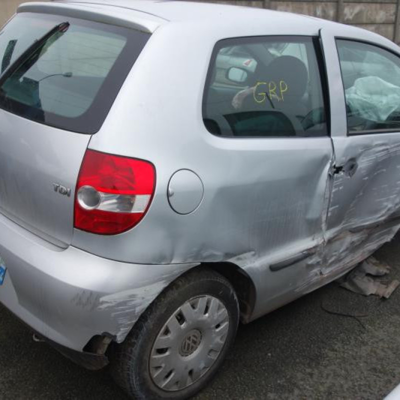 Feu arriere principal gauche (feux) VOLKSWAGEN FOX Photo n°3