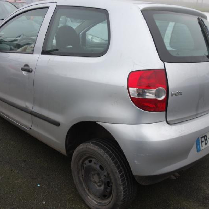 Feu arriere principal gauche (feux) VOLKSWAGEN FOX Photo n°4