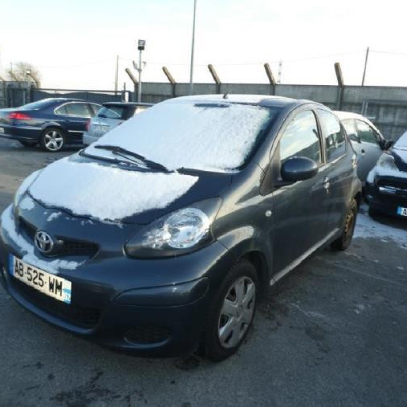 Attache ceinture arriere gauche TOYOTA AYGO 1 Photo n°4