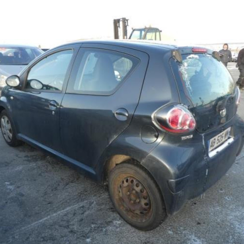 Attache ceinture arriere gauche TOYOTA AYGO 1 Photo n°7