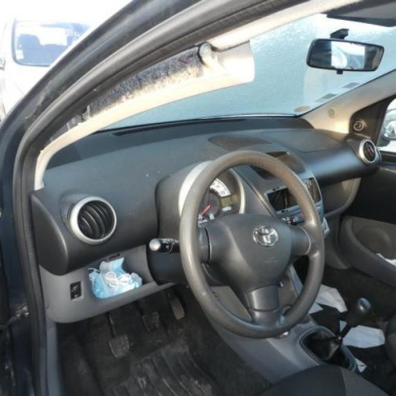 Attache ceinture arriere gauche TOYOTA AYGO 1 Photo n°8