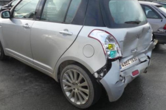 Attache ceinture arriere gauche SUZUKI SWIFT 3