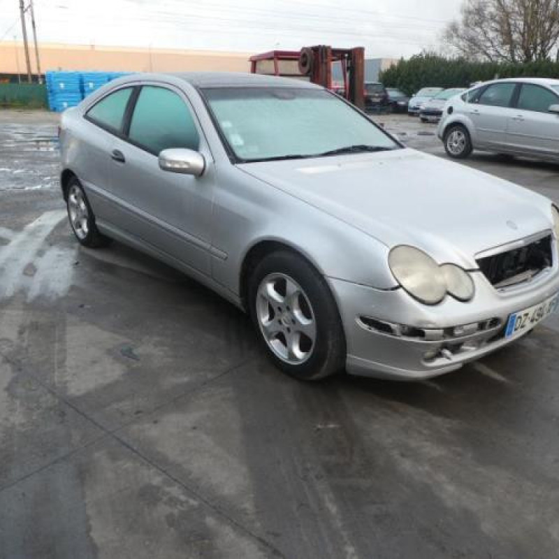 Trappe d'essence MERCEDES CLASSE C 203 COUPE SPORT Photo n°4