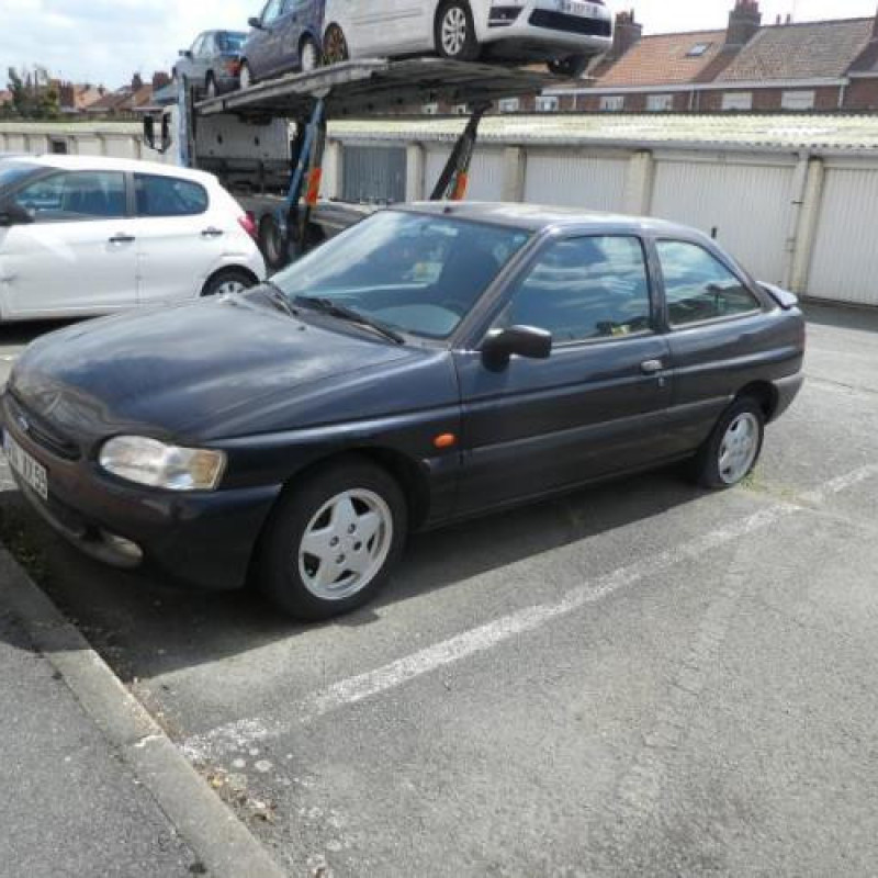 Attache ceinture arriere droit FORD ESCORT 5 Photo n°2