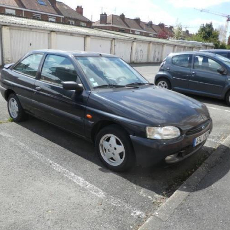 Attache ceinture arriere gauche FORD ESCORT 5 Photo n°5