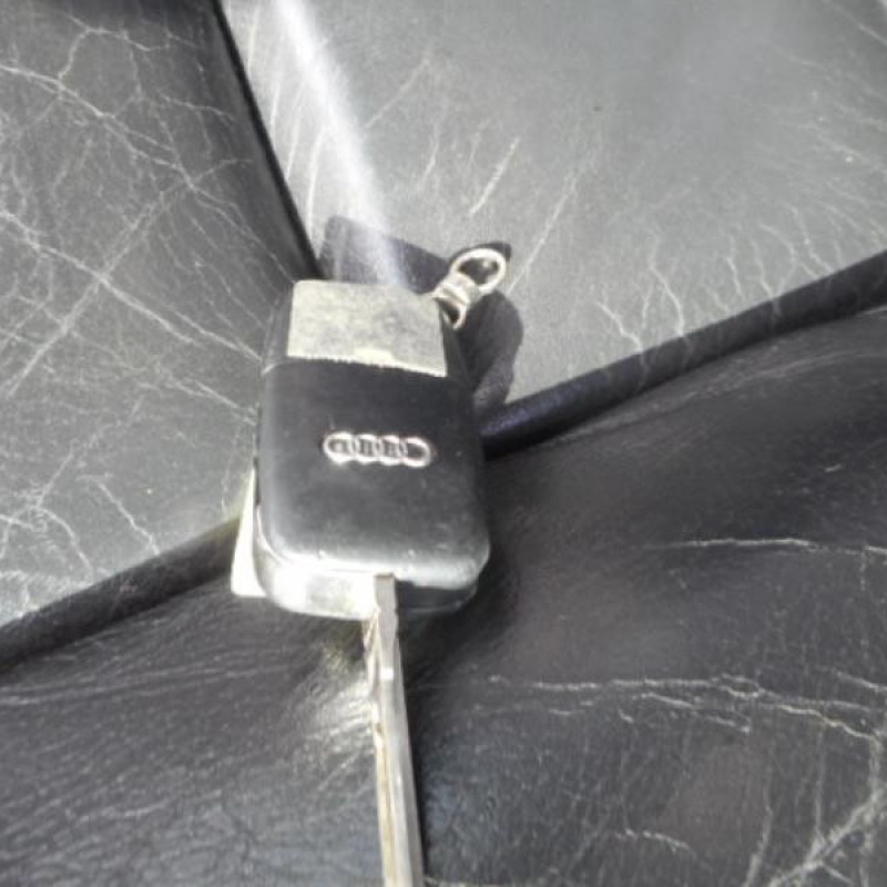 Attache ceinture arriere droit AUDI A4 2 Photo n°12