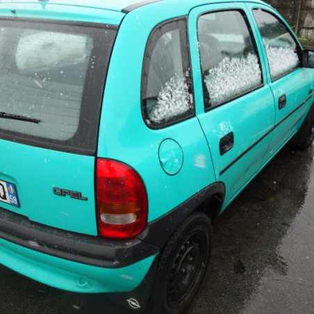 Vitre avant droit OPEL CORSA B