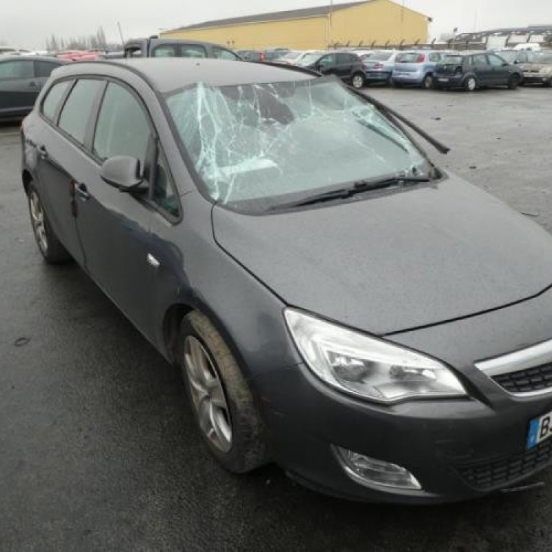 Vitre avant gauche OPEL ASTRA J SPORTS Photo n°2