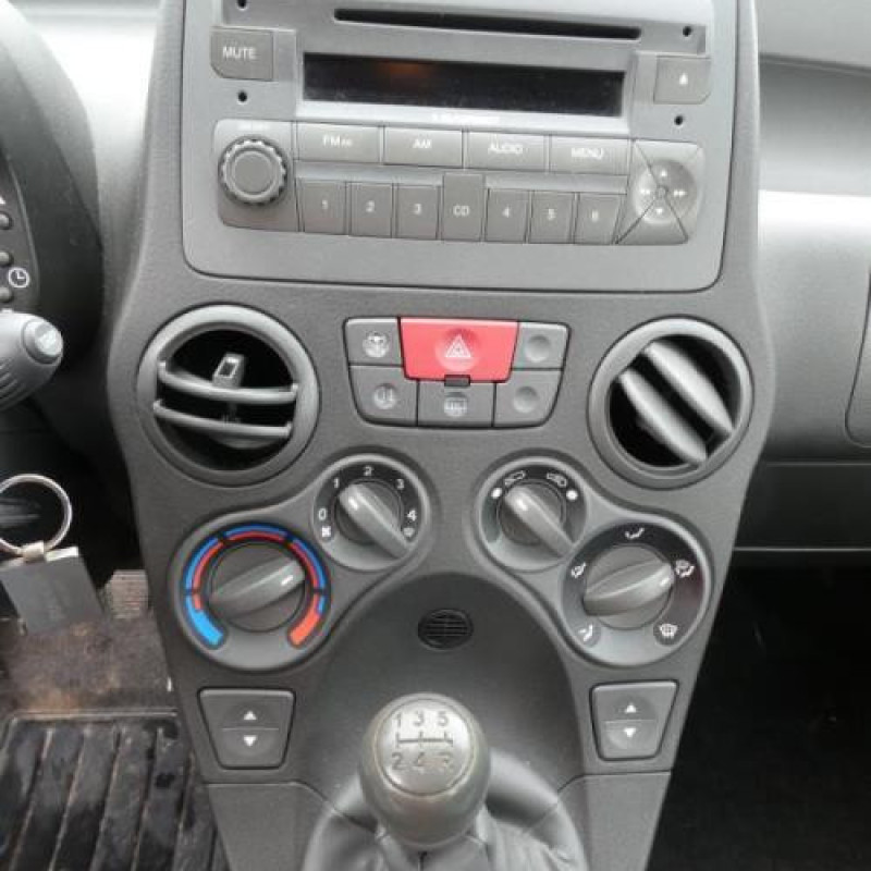 Attache ceinture arriere gauche FIAT PANDA 2 Photo n°11