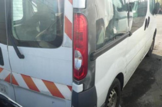 Poignee porte avant droit RENAULT TRAFIC 2