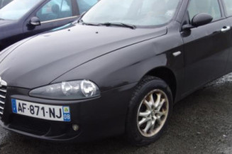 Vitre avant gauche ALFA ROMEO 147 Photo n°1