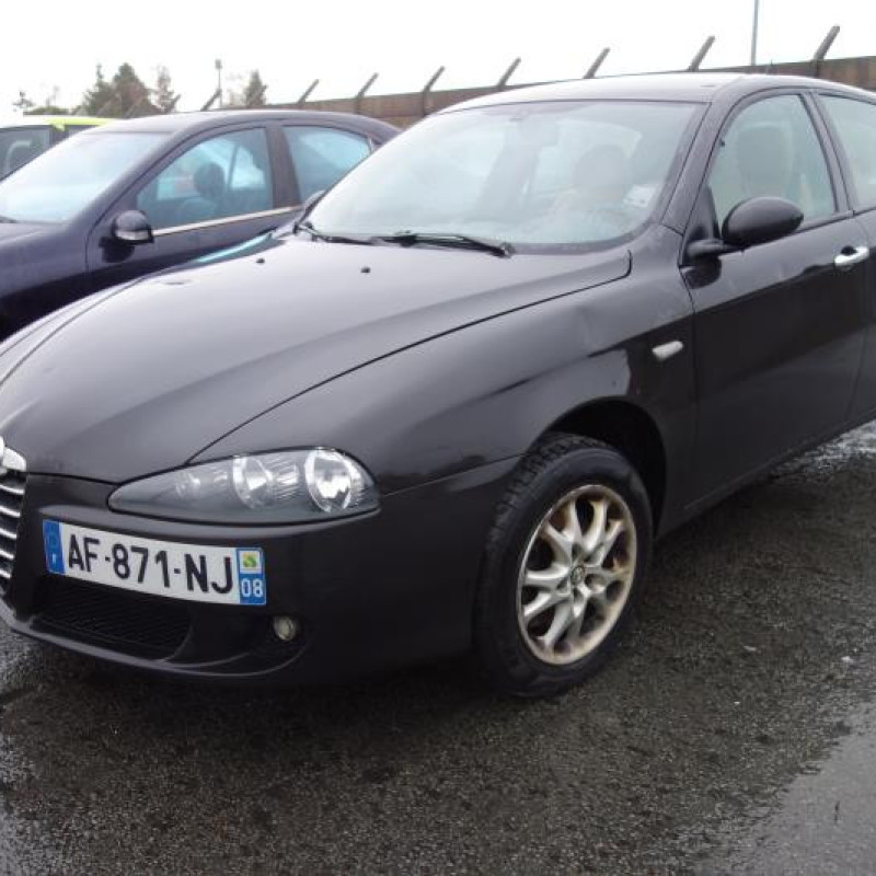 Vitre avant gauche ALFA ROMEO 147 Photo n°1