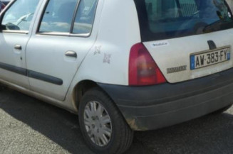 Pare choc arriere RENAULT CLIO 2