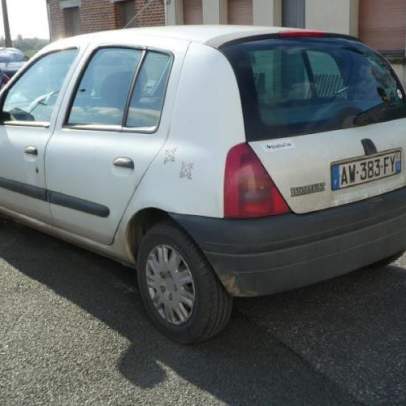 Pare choc arriere RENAULT CLIO 2 Photo n°3