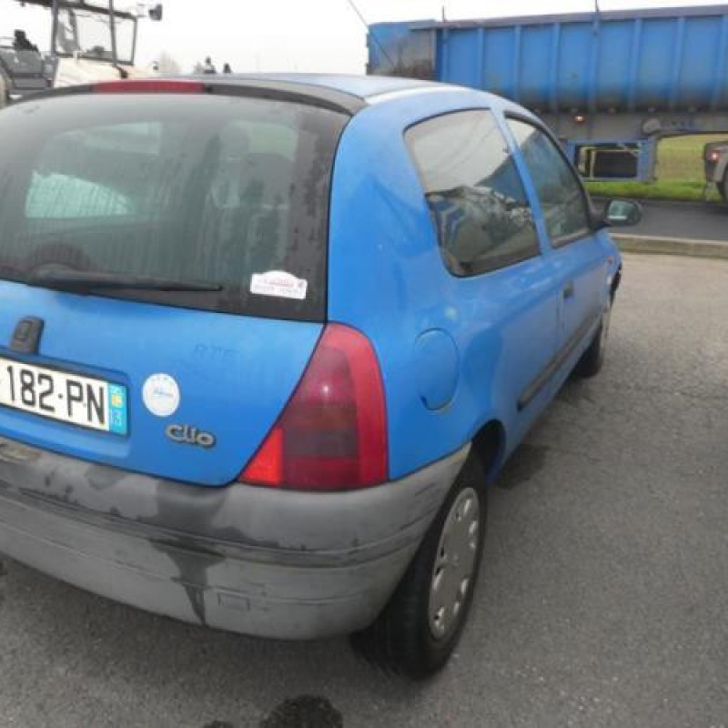 Pare choc arriere RENAULT CLIO 2 Photo n°5