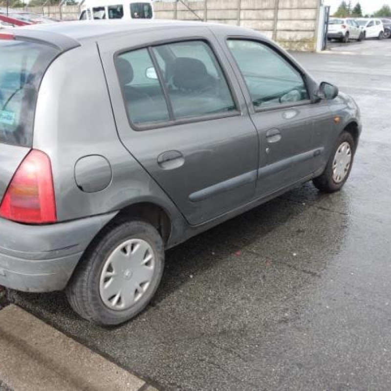 Pare choc arriere RENAULT CLIO 2 Photo n°5