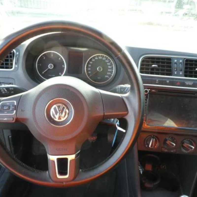 Attache ceinture arriere gauche VOLKSWAGEN POLO 5 Photo n°14