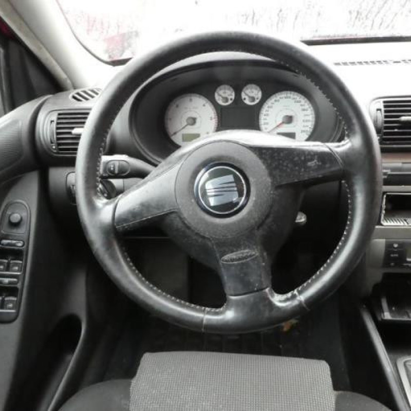 Attache ceinture arriere gauche SEAT LEON 1 Photo n°10