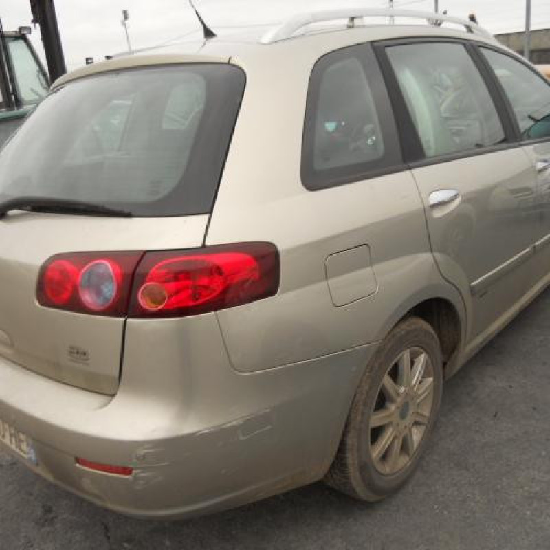 Pare choc arriere FIAT CROMA 2 Photo n°8