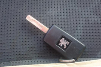 Attache ceinture avant droit PEUGEOT 3008 1