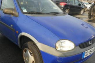 Vitre avant droit OPEL CORSA B