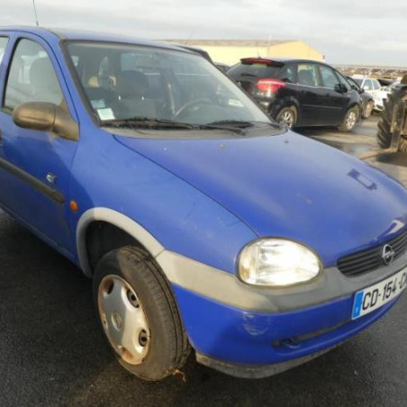 Vitre avant droit OPEL CORSA B