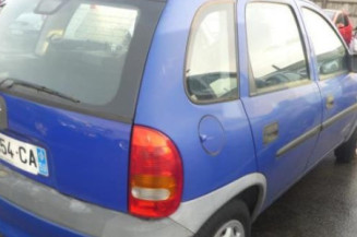 Vitre avant droit OPEL CORSA B